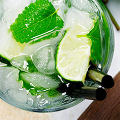 A delicious glass of 2-minute Mojito Mocktail